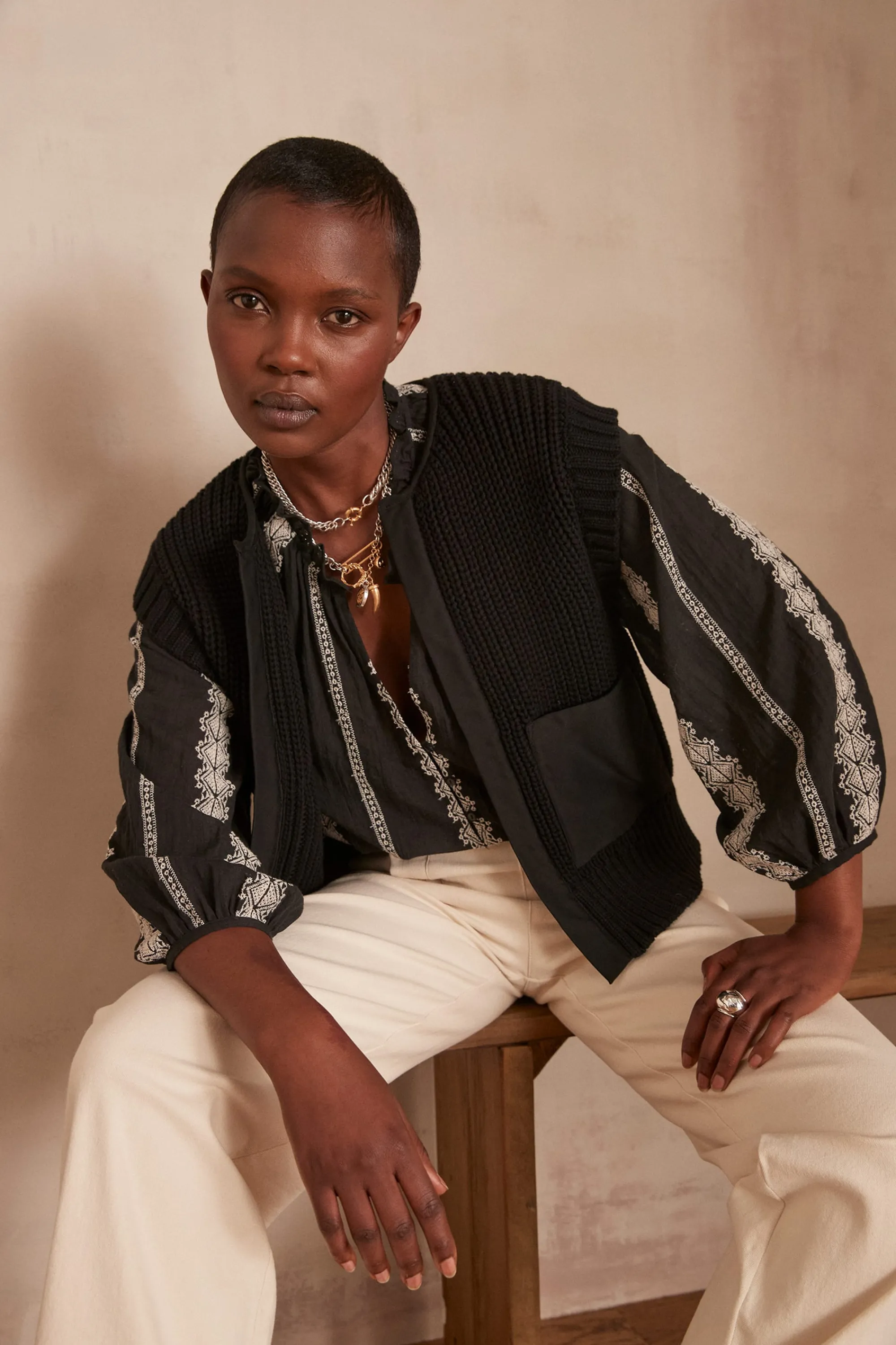 Maison 123 Gilets Courts | Gilets Sans Manches>Gilet sans manches LAURENA Produit labellisé We Care mettant en avant l'utilisation de matières plus responsables et la valorisation de la production locale NOIR