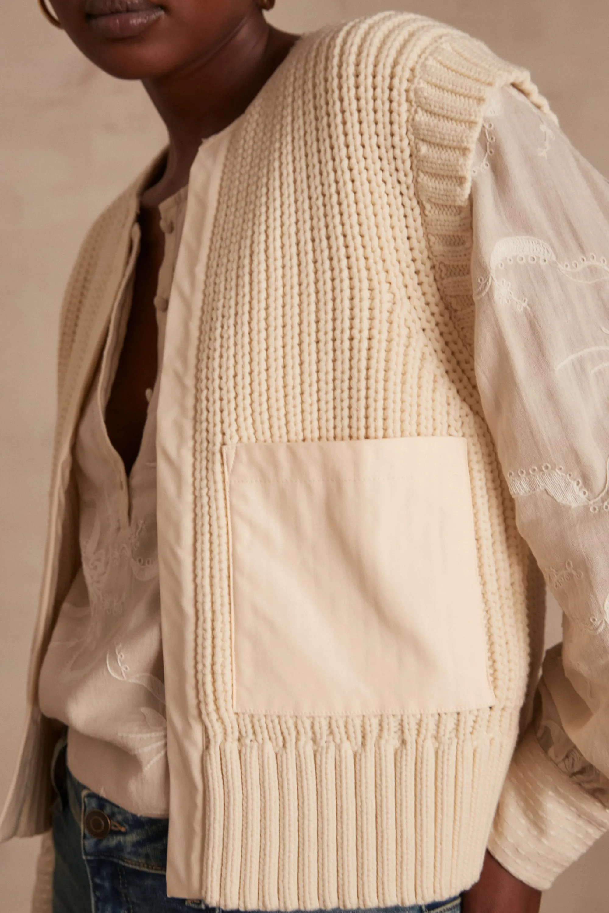 Maison 123 Gilets Courts | Gilets Sans Manches>Gilet sans manches Laurena Produit labellisé We Care mettant en avant l'utilisation de matières plus responsables et la valorisation de la production locale IVOIRE
