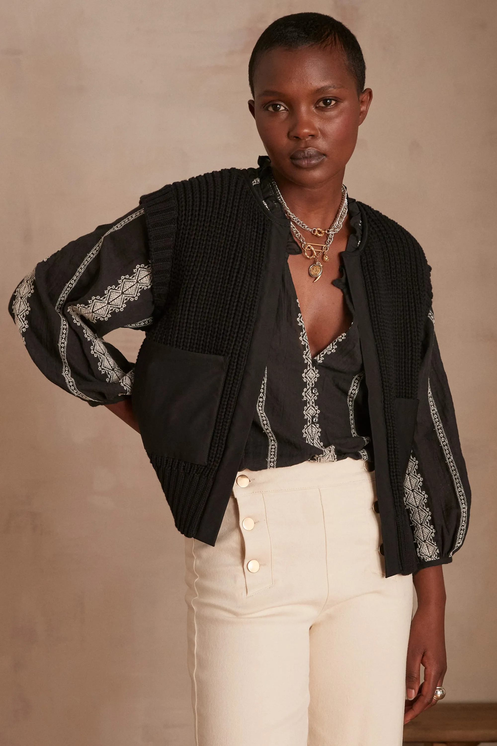Maison 123 Gilets Courts | Gilets Sans Manches>Gilet sans manches LAURENA Produit labellisé We Care mettant en avant l'utilisation de matières plus responsables et la valorisation de la production locale NOIR