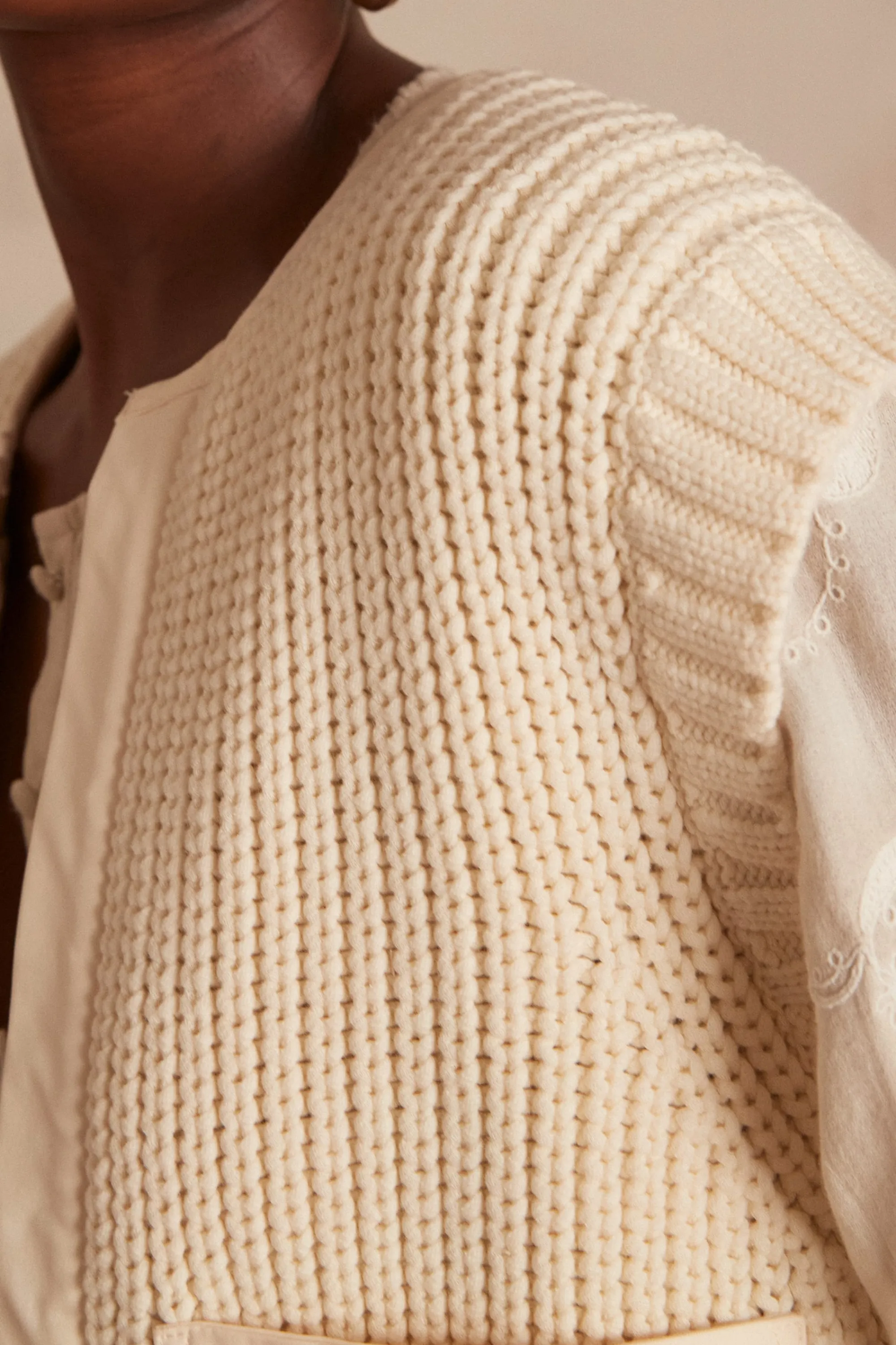 Maison 123 Gilets Courts | Gilets Sans Manches>Gilet sans manches Laurena Produit labellisé We Care mettant en avant l'utilisation de matières plus responsables et la valorisation de la production locale IVOIRE