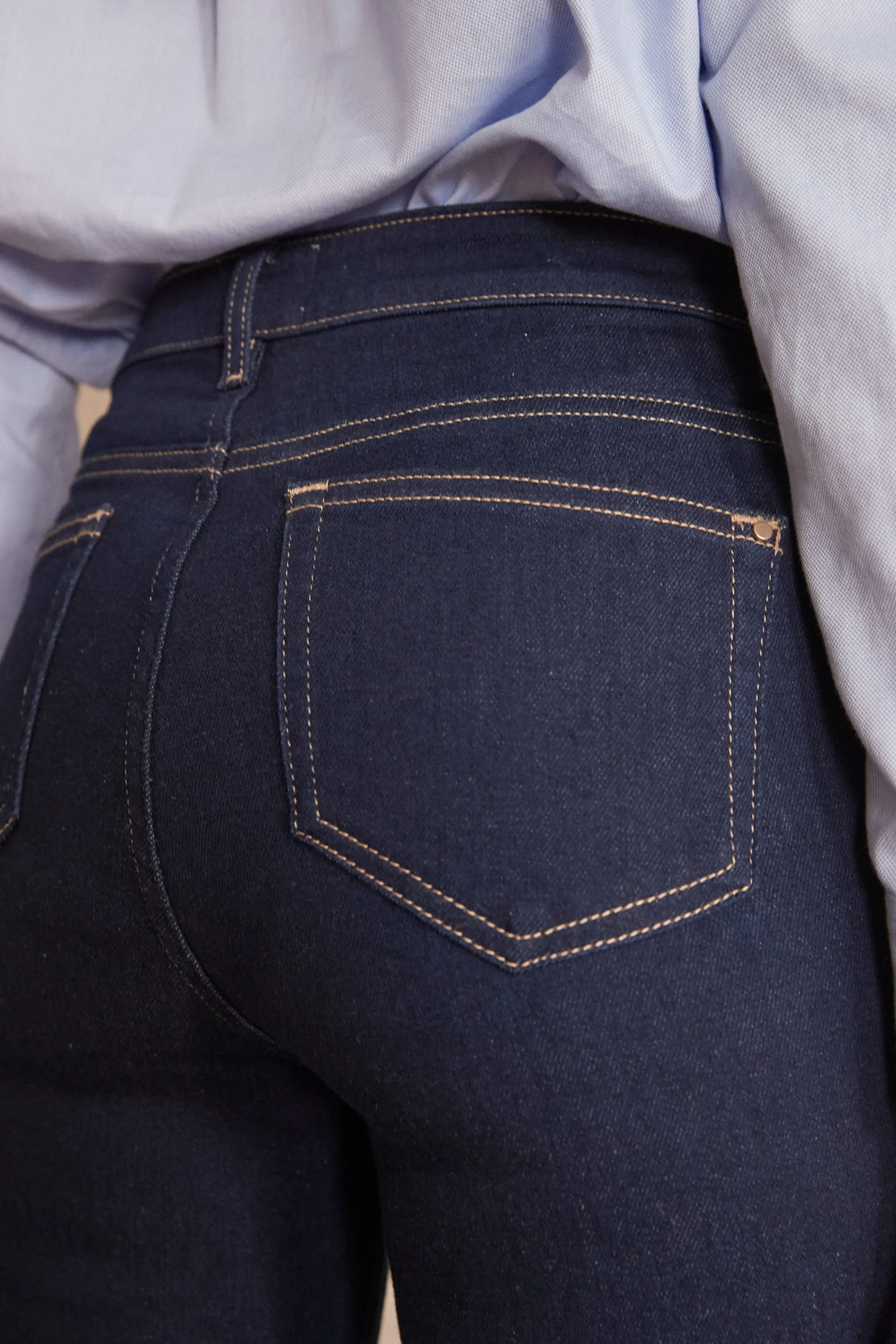 Maison 123 Jeans We Care | Jeans Droits>Jean SONIA Produit labellisé We Care mettant en avant l'utilisation de matières plus responsables et la valorisation de la production locale CELADON