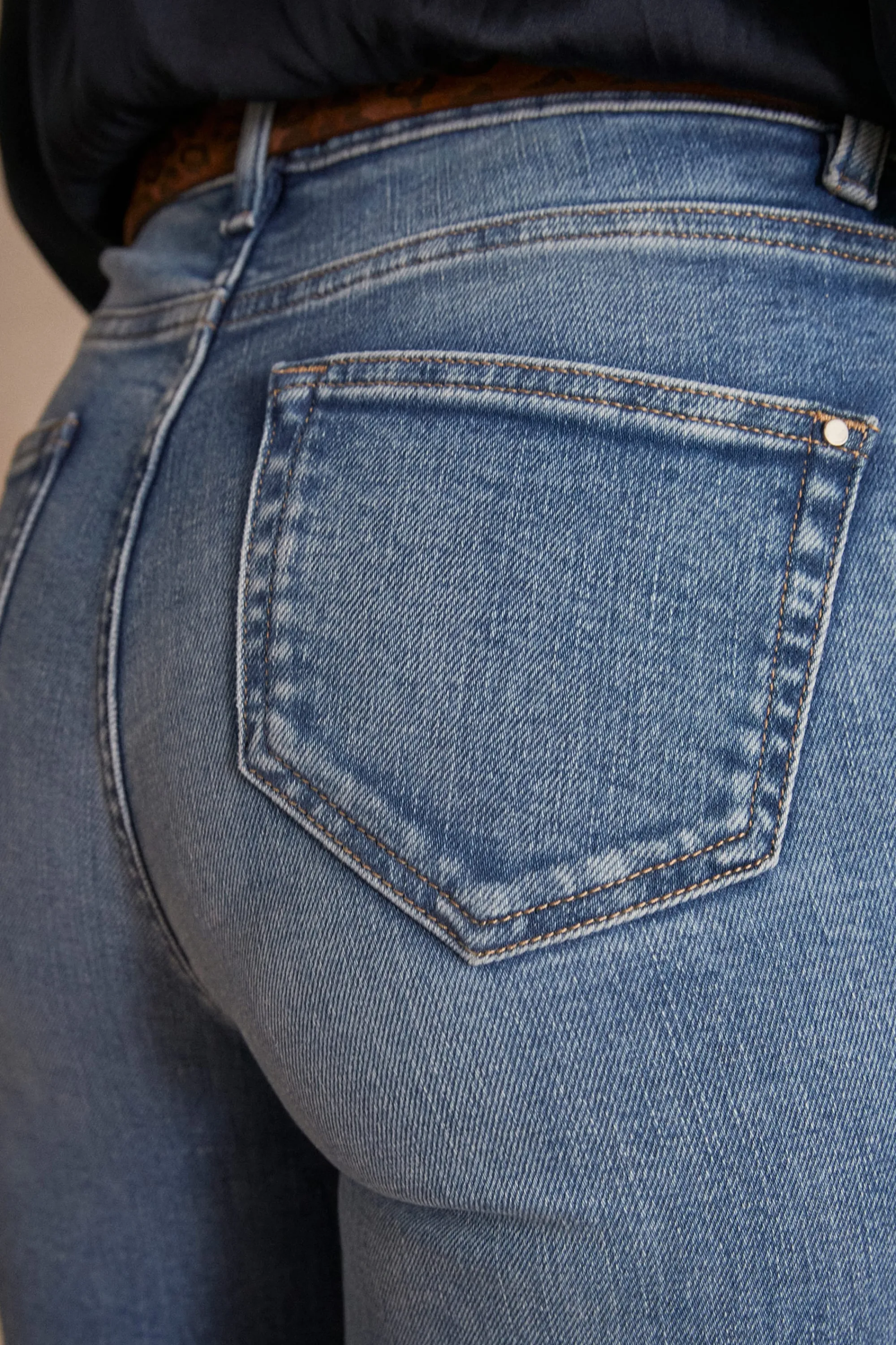 Maison 123 Jeans We Care | Jeans Droits>Jean SONIA Produit labellisé We Care mettant en avant l'utilisation de matières plus responsables et la valorisation de la production locale DELAVE CLAIR