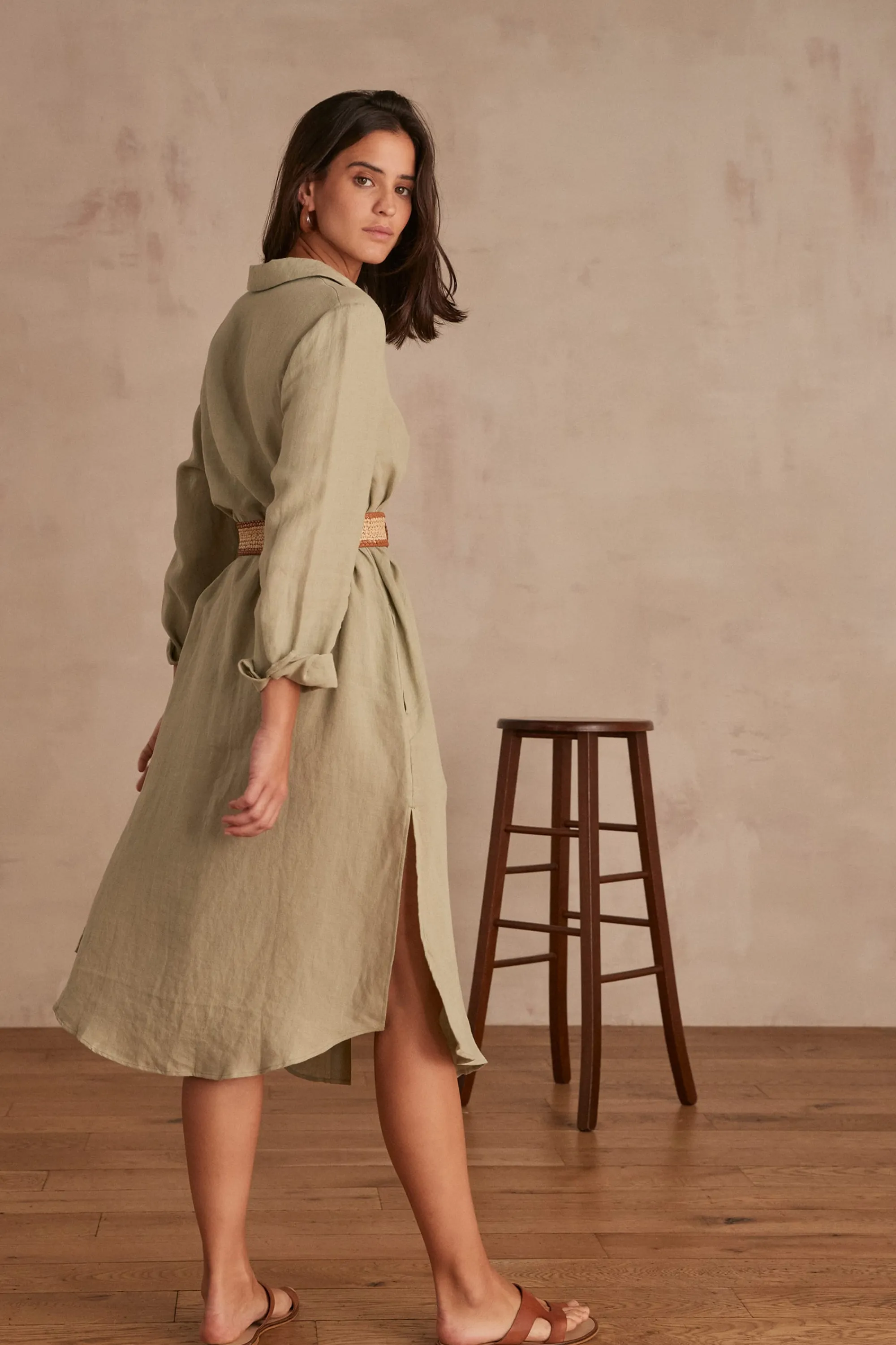 Maison 123 Robes Longues | Robes Chemise>ROBE CHEMISE AICHA Produit labellisé We Care mettant en avant l'utilisation de matières plus responsables et la valorisation de la production locale AMANDE
