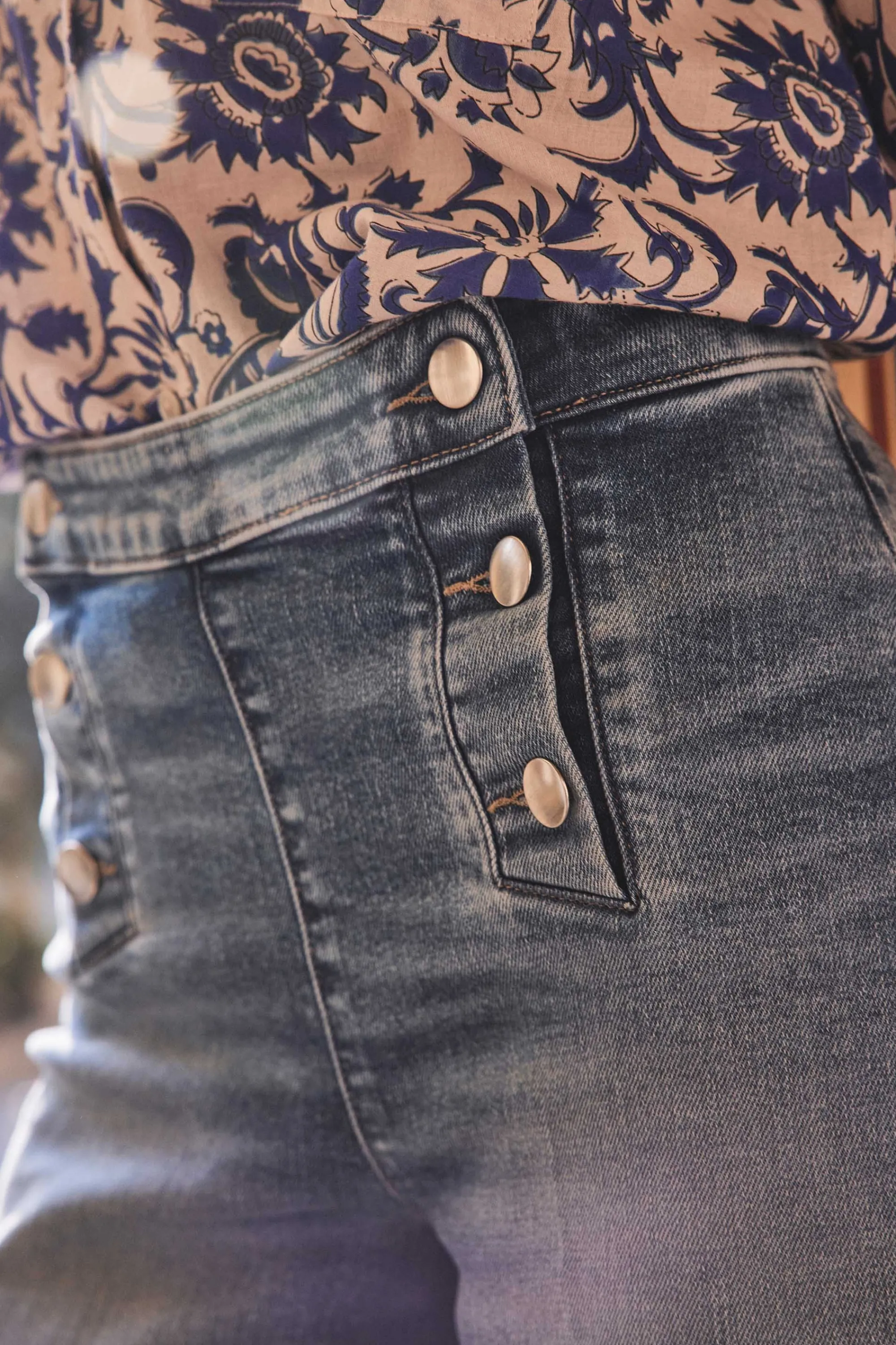 Maison 123 Jeans We Care>Short MICKY Produit labellisé We Care mettant en avant l'utilisation de matières plus responsables et la valorisation de la production locale DELAVE CLAIR