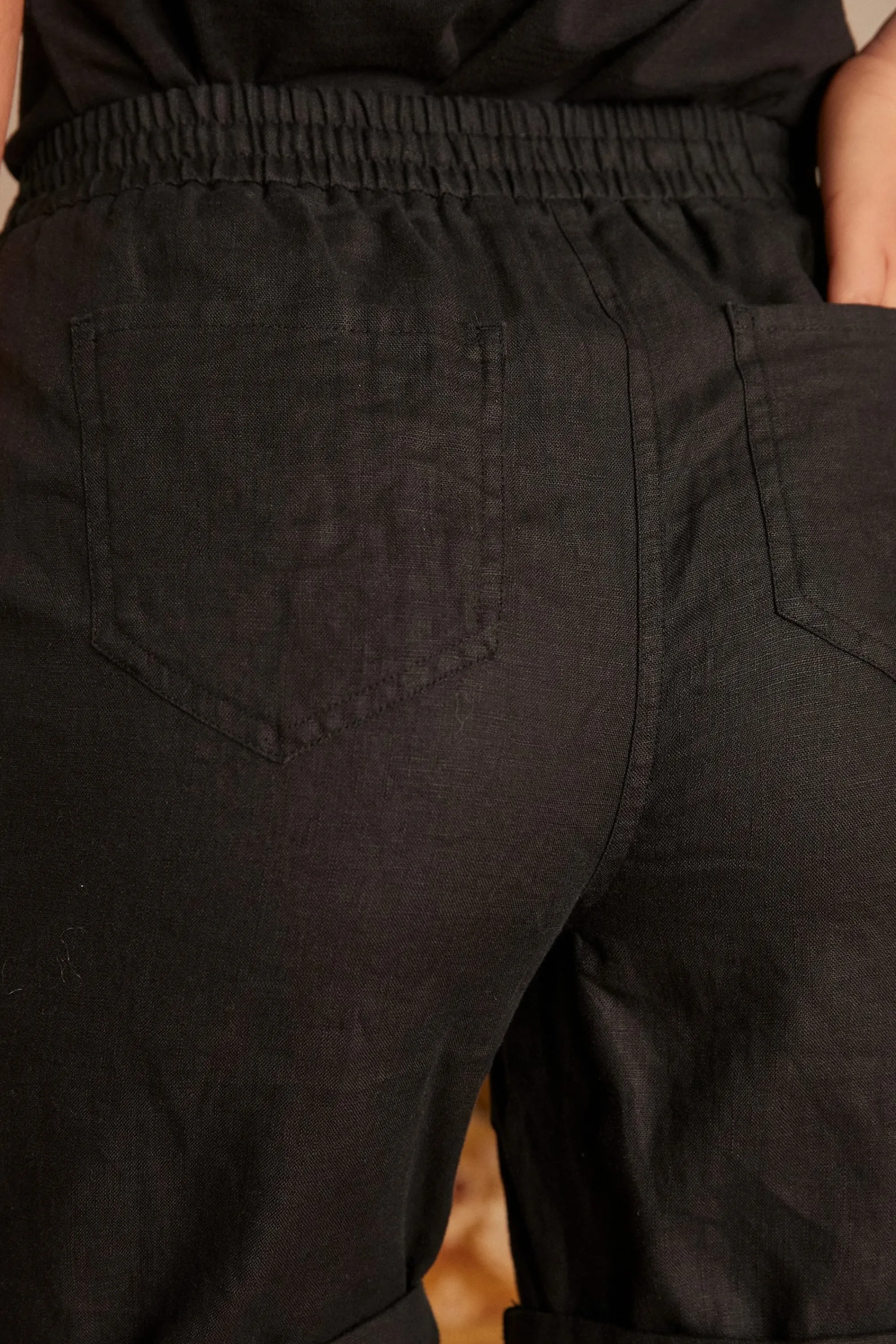 Maison 123 Pantalons Noirs>Short SOANNE Produit labellisé We Care mettant en avant l'utilisation de matières plus responsables et la valorisation de la production locale NOIR