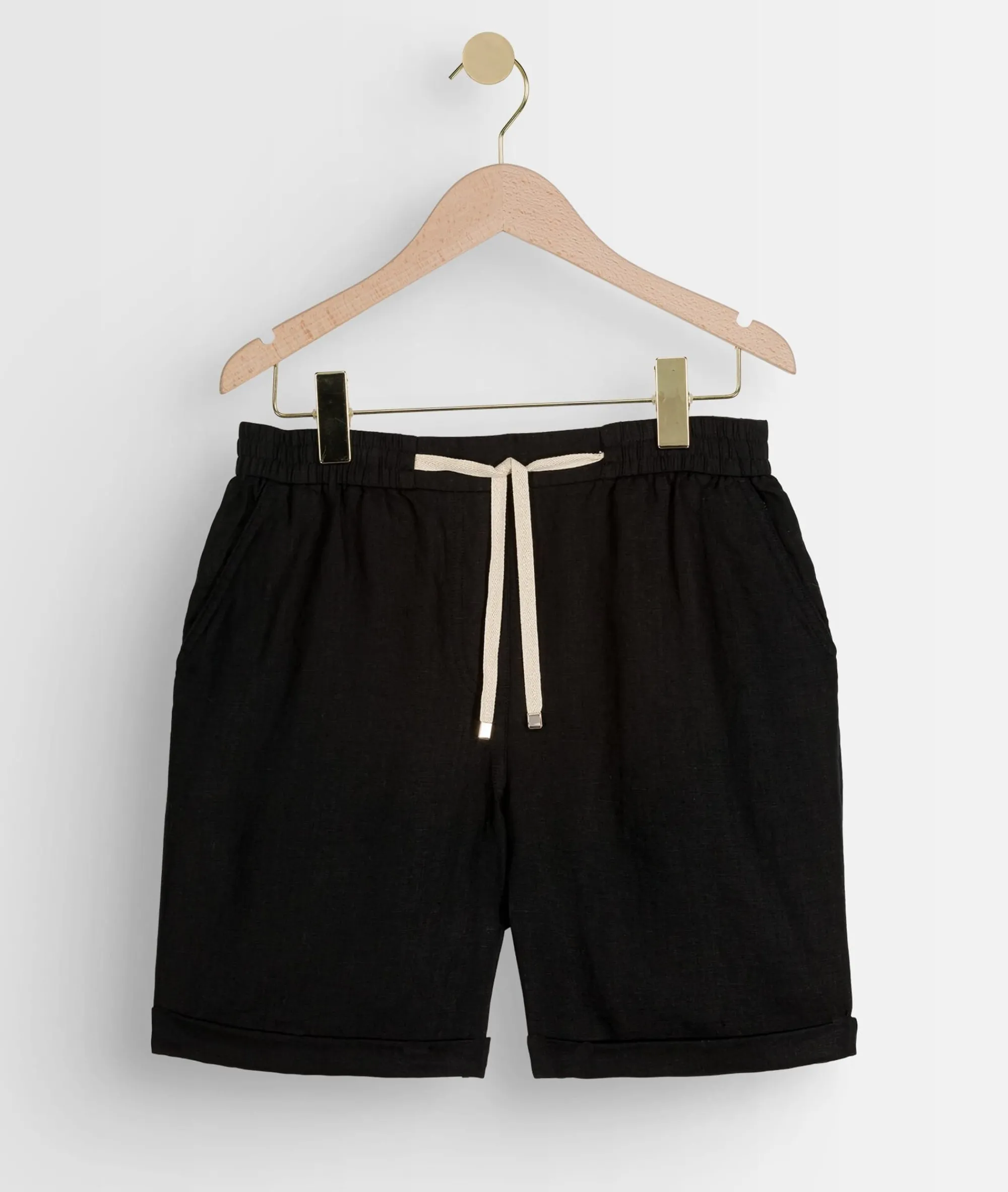 Maison 123 Pantalons Noirs>Short SOANNE Produit labellisé We Care mettant en avant l'utilisation de matières plus responsables et la valorisation de la production locale NOIR