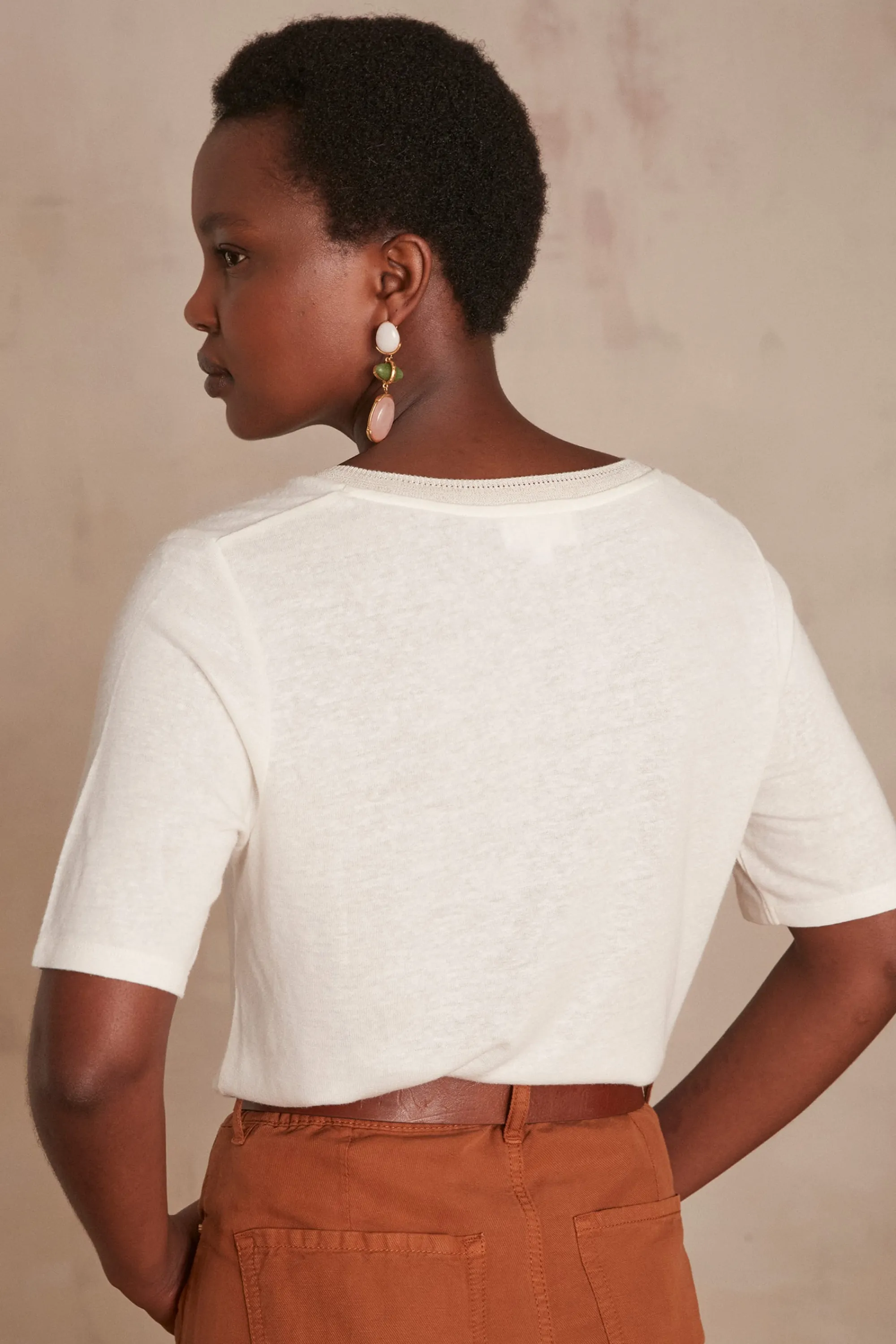 Maison 123 T-Shirts Col V | T-Shirts À Manches Courtes>T-shirt Denice Produit labellisé We Care mettant en avant l'utilisation de matières plus responsables et la valorisation de la production locale ECRU